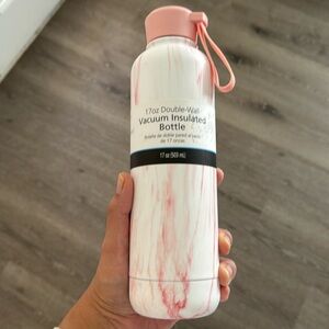 Vacuum insulated bottle
